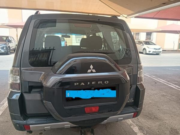 2017 Mitsubishi Pajero - 1