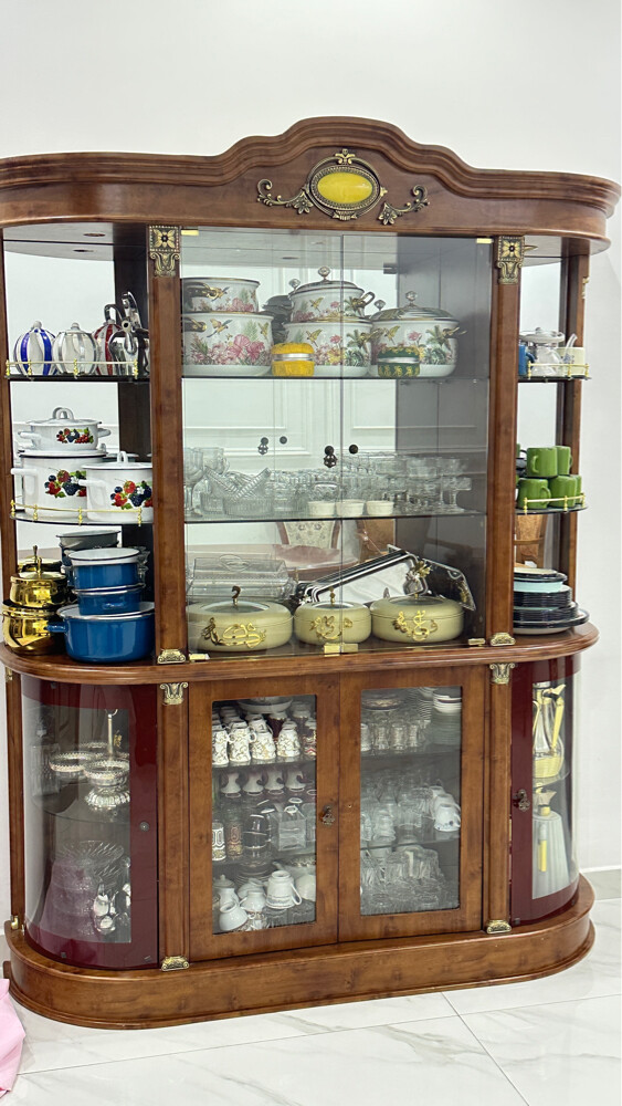 Dining table with two glass display - 3