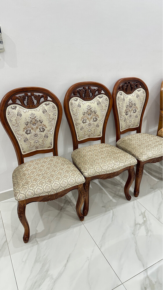 Dining table with two glass display - 2