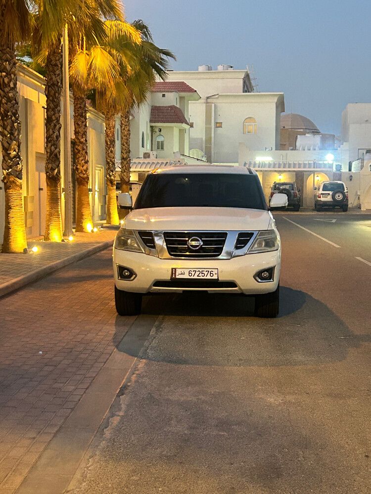 Nissan petrol 2015 SE - 2