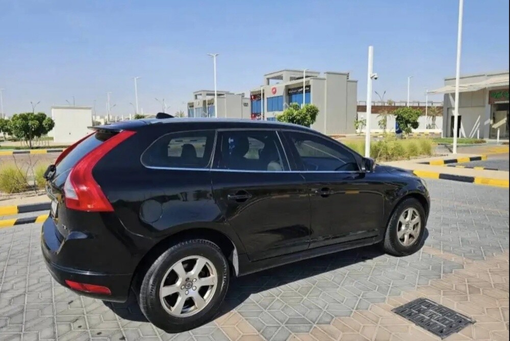 2016 Volvo XC60 low mileage - 5
