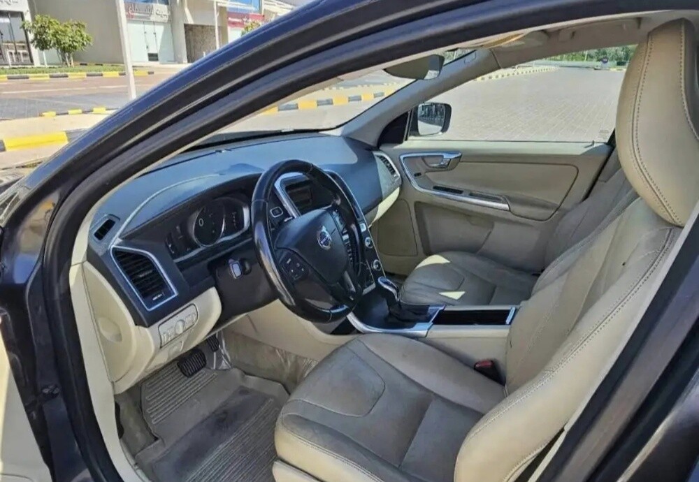 2016 Volvo XC60 low mileage - 6