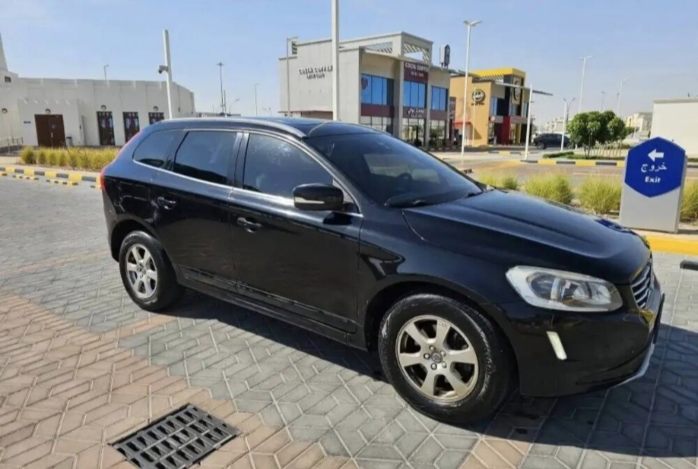 2016 Volvo XC60 low mileage - 1