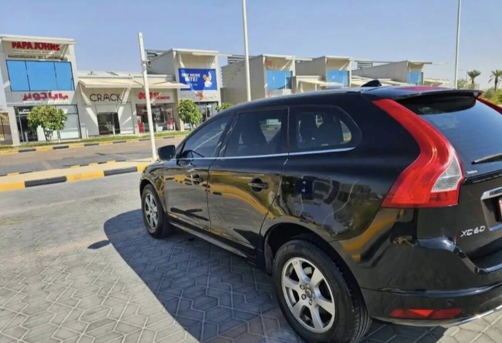 2016 Volvo XC60 low mileage - 2