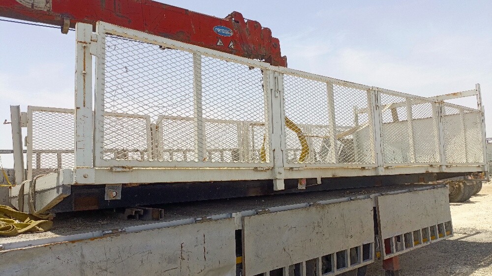 Boom truck body for six wheel - 6