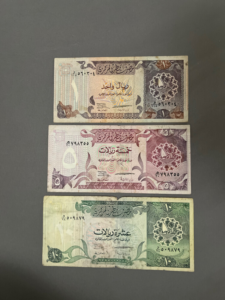 Qatars old currency notes - 1