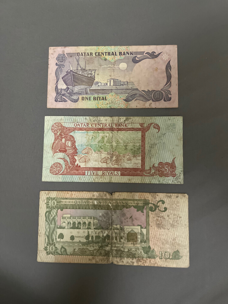 Qatars old currency notes - 2