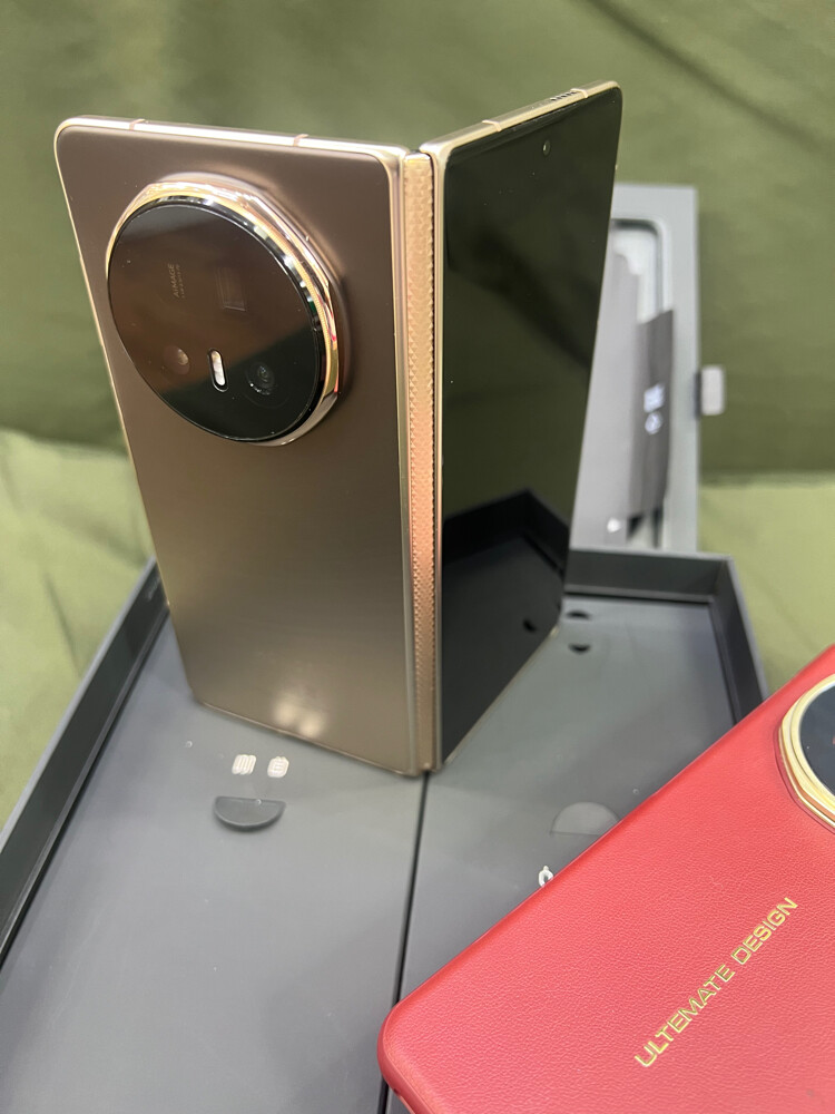 Honor magic V5 512 ram16 - 3