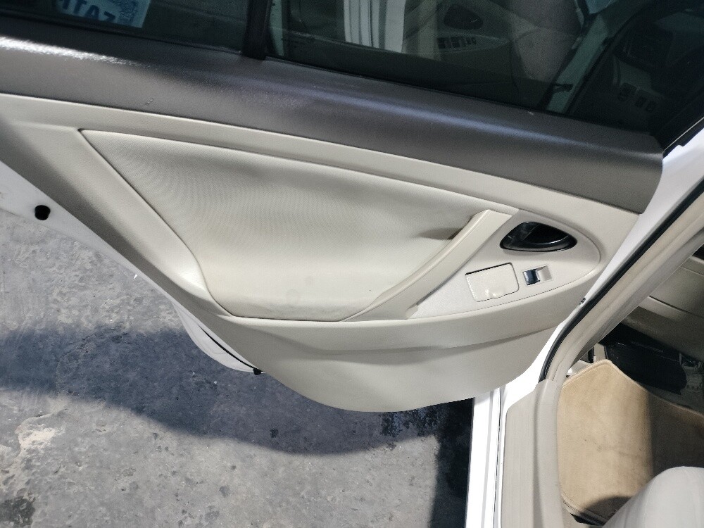 Camry car for sale, 2011 model - 5