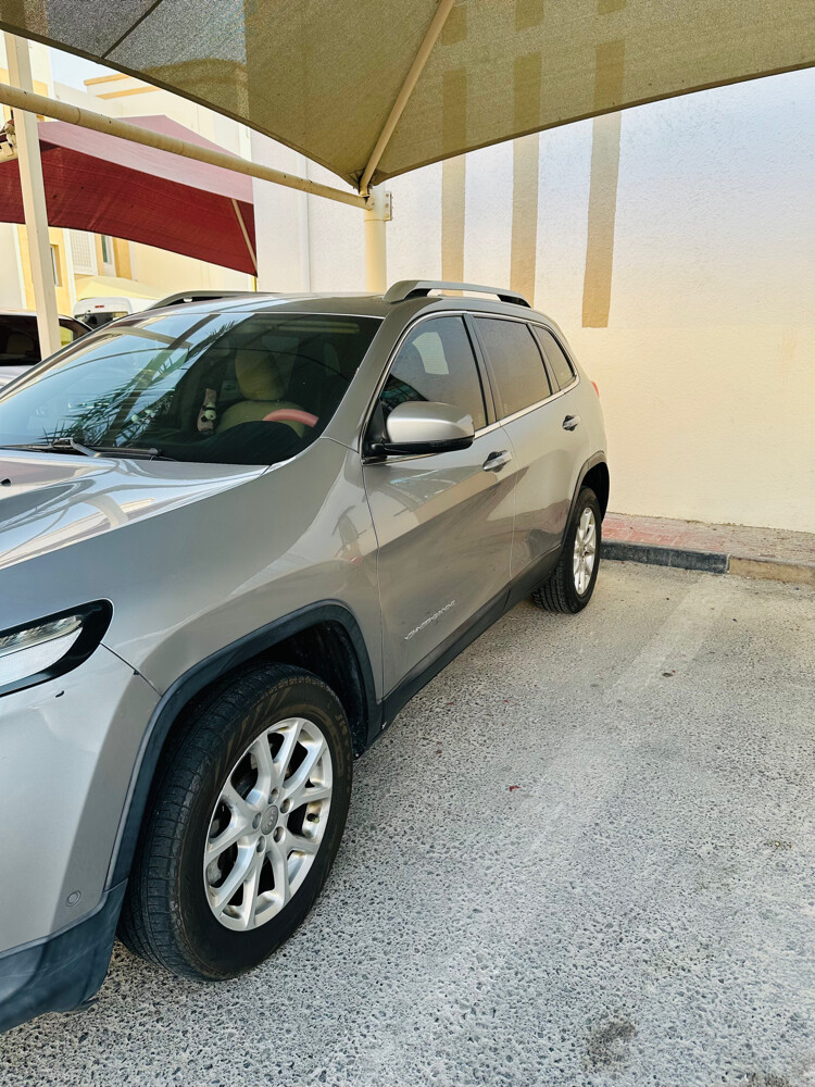 Full Option Jeep Cherokee - 8