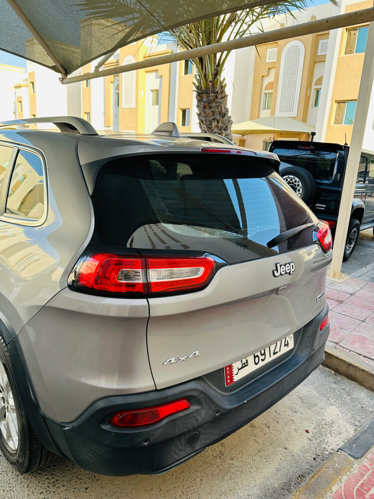 Full Option Jeep Cherokee - 9