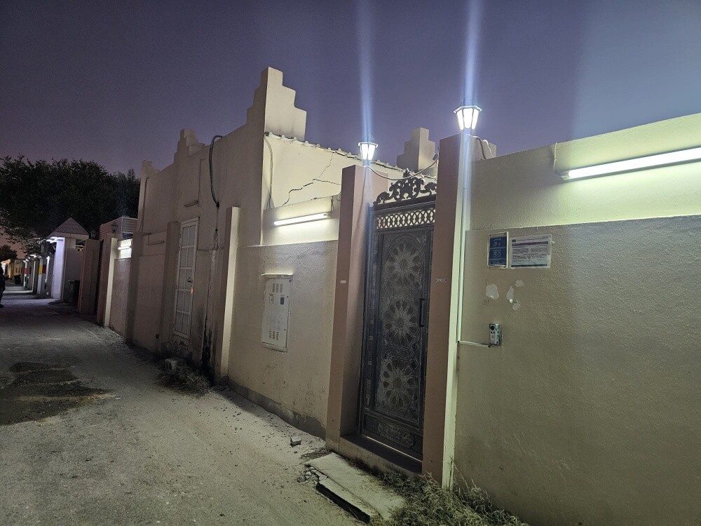 للبيع بيت بسعر الارض فى الدحيل - 5