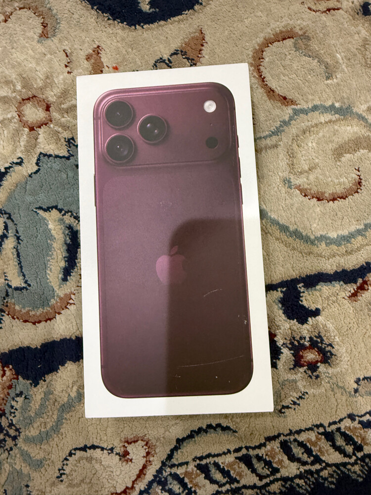 iPhone 18 Pro Max 256gb SEALED - 2