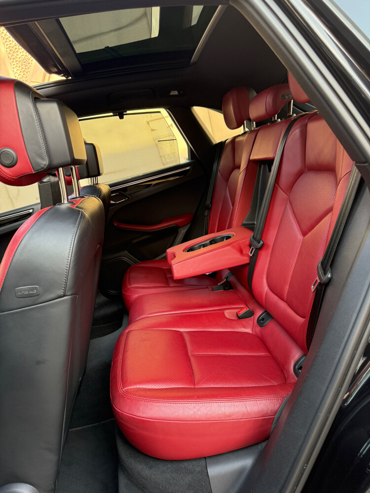 Porshe Macan S - 8