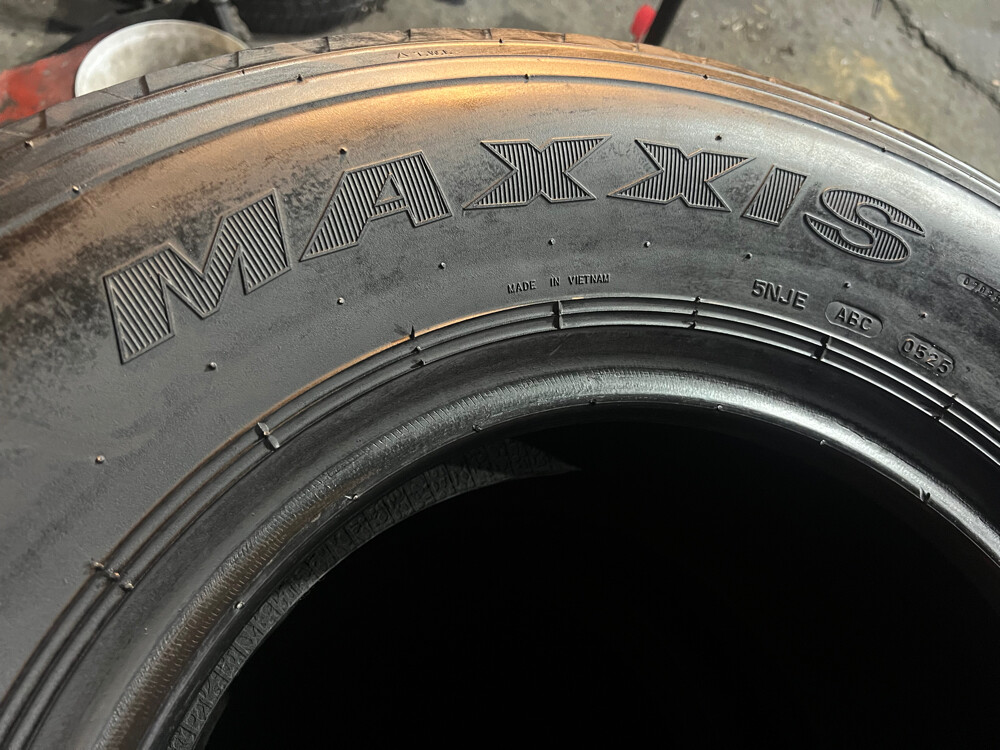 900-17 Maxxis Belun Tyre - 3