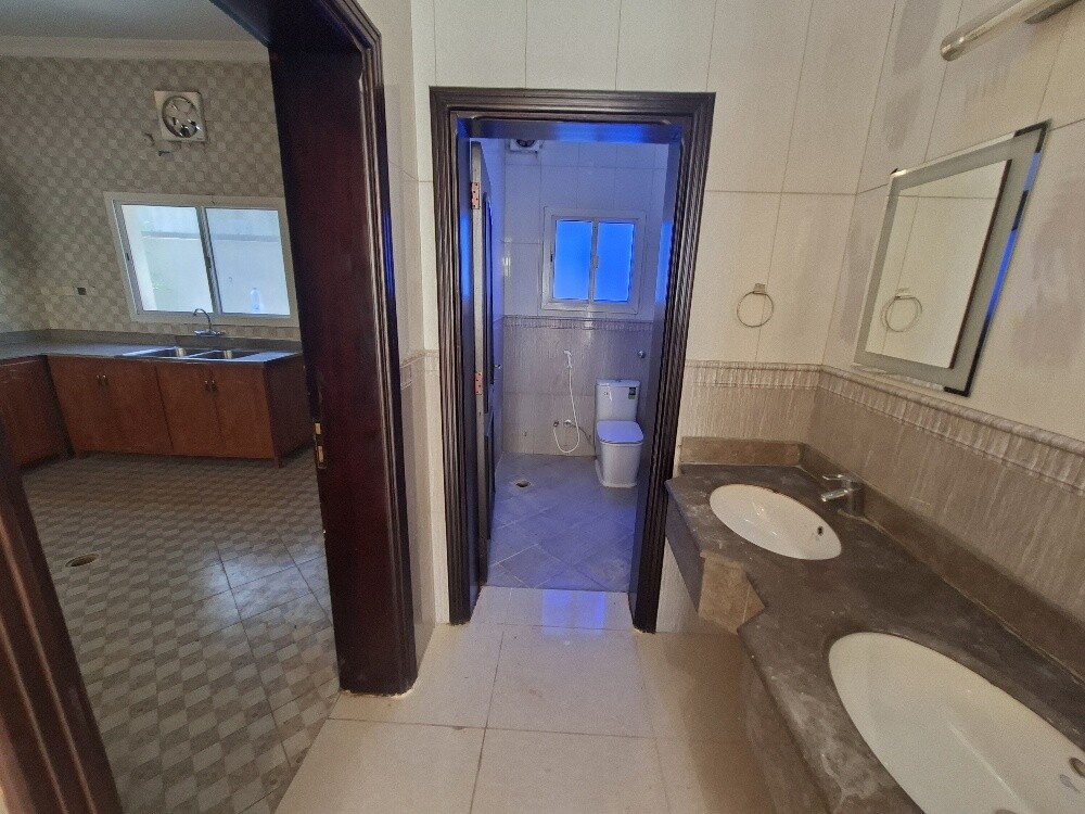 For rent: A fully renovated compoun - 8