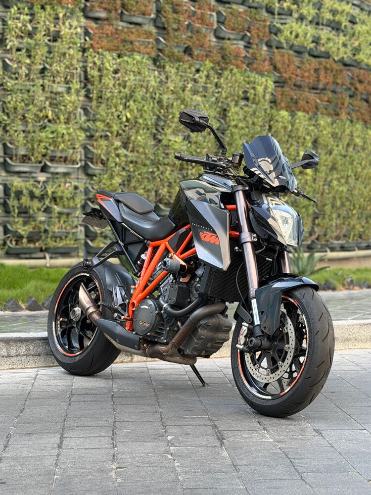 KTM SuperDuke R - 1