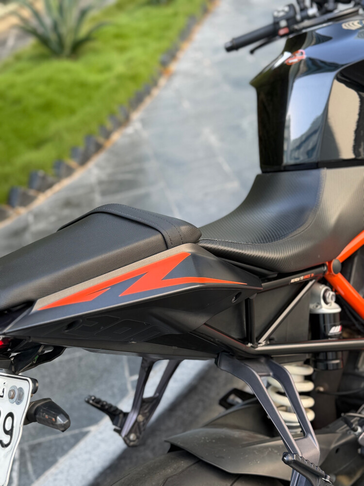 KTM SuperDuke R - 5