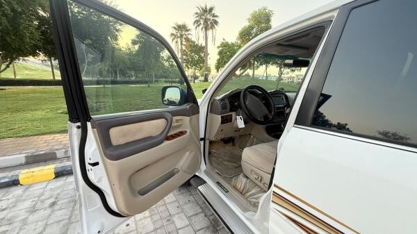 Well-maintained Landcruiser LC100 - 12