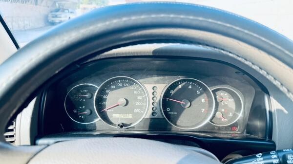 Well-maintained Landcruiser LC100 - 13