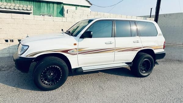 Well-maintained Landcruiser LC100 - 6