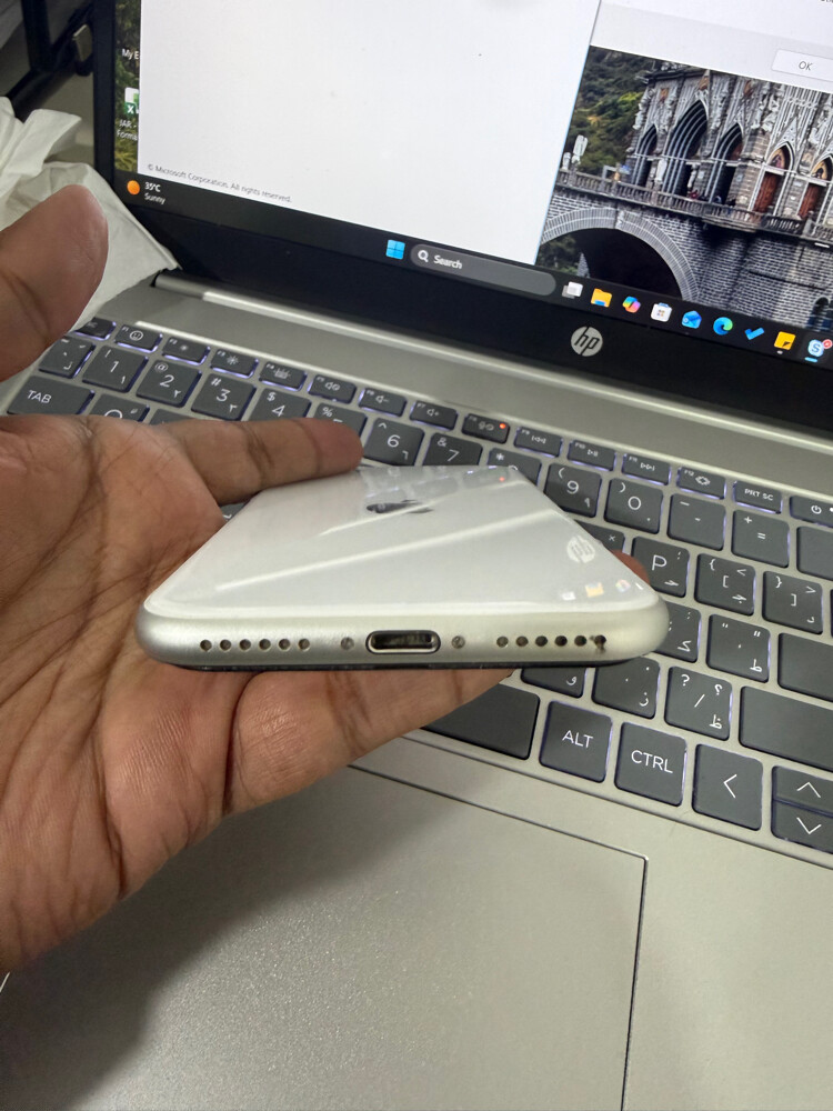 iPhone SE 2020 - 4
