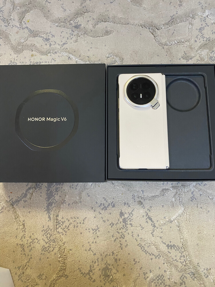 honor Magic V6 - 3