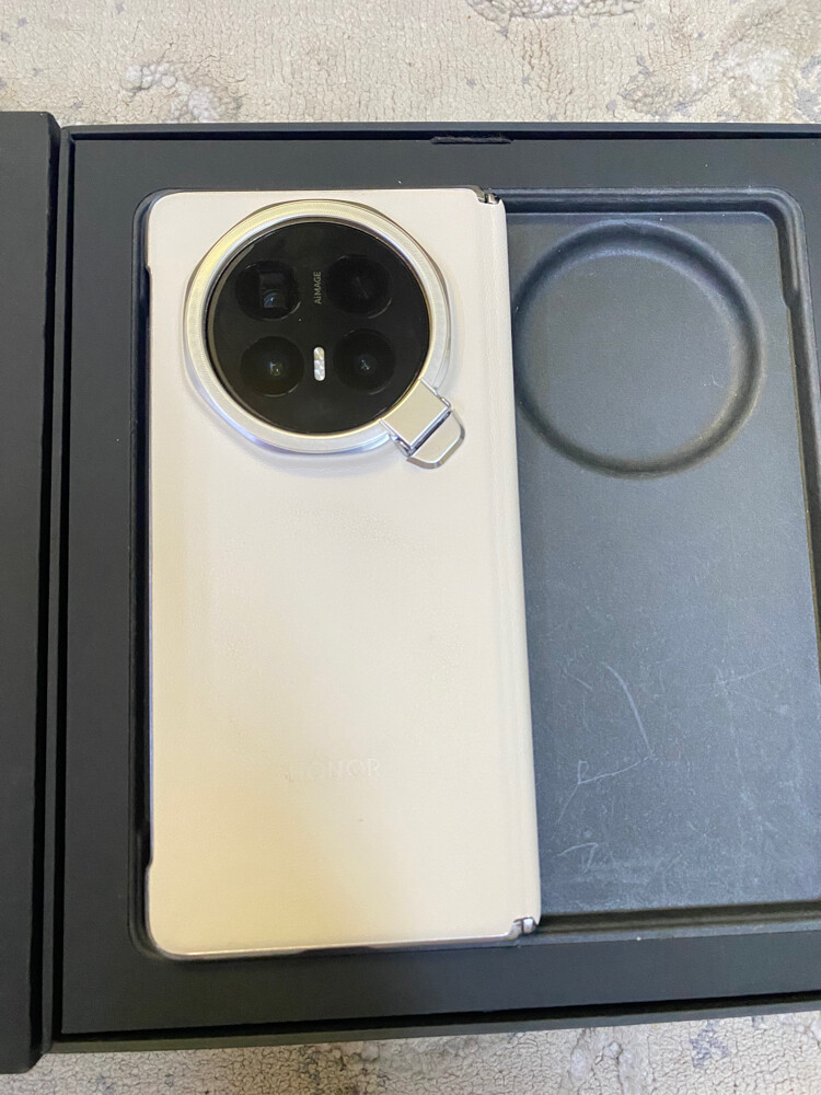 honor Magic V6 - 2
