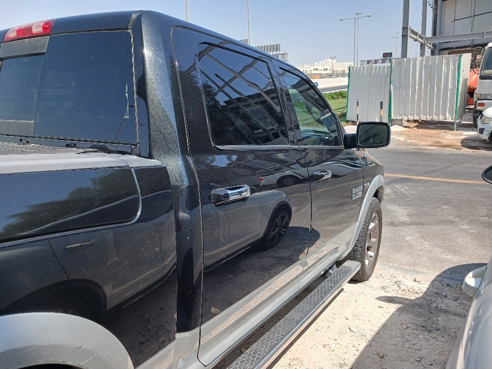 RAM 1500 Laramie 4x4 - 5