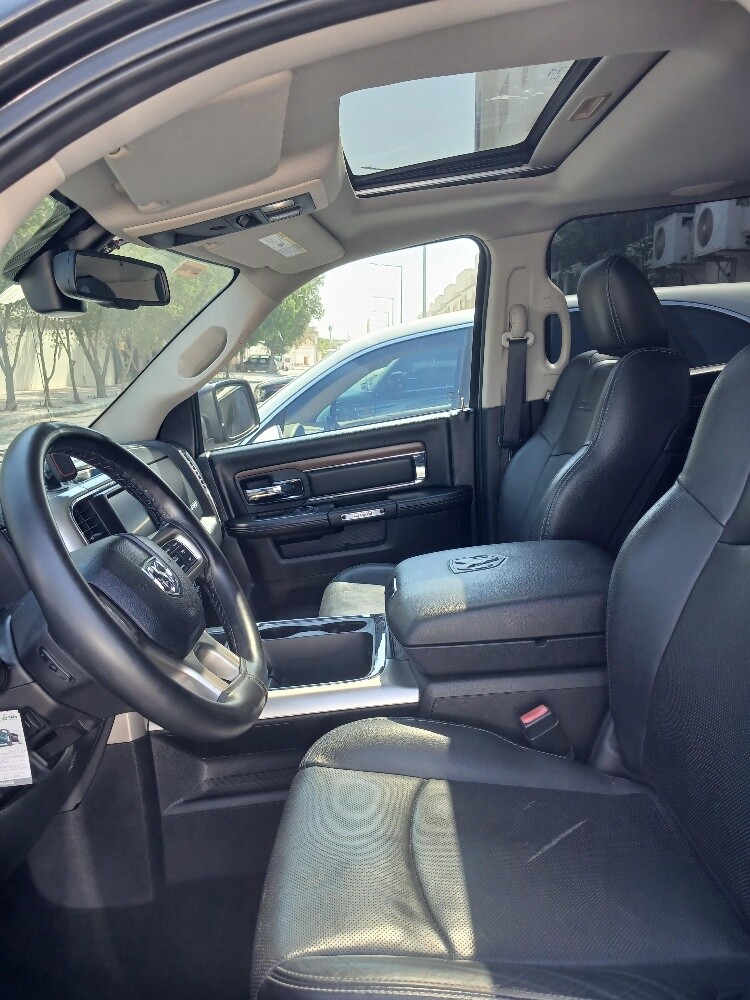 RAM 1500 Laramie 4x4 - 8
