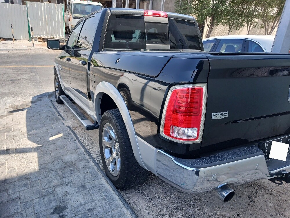 RAM 1500 Laramie 4x4 - 4