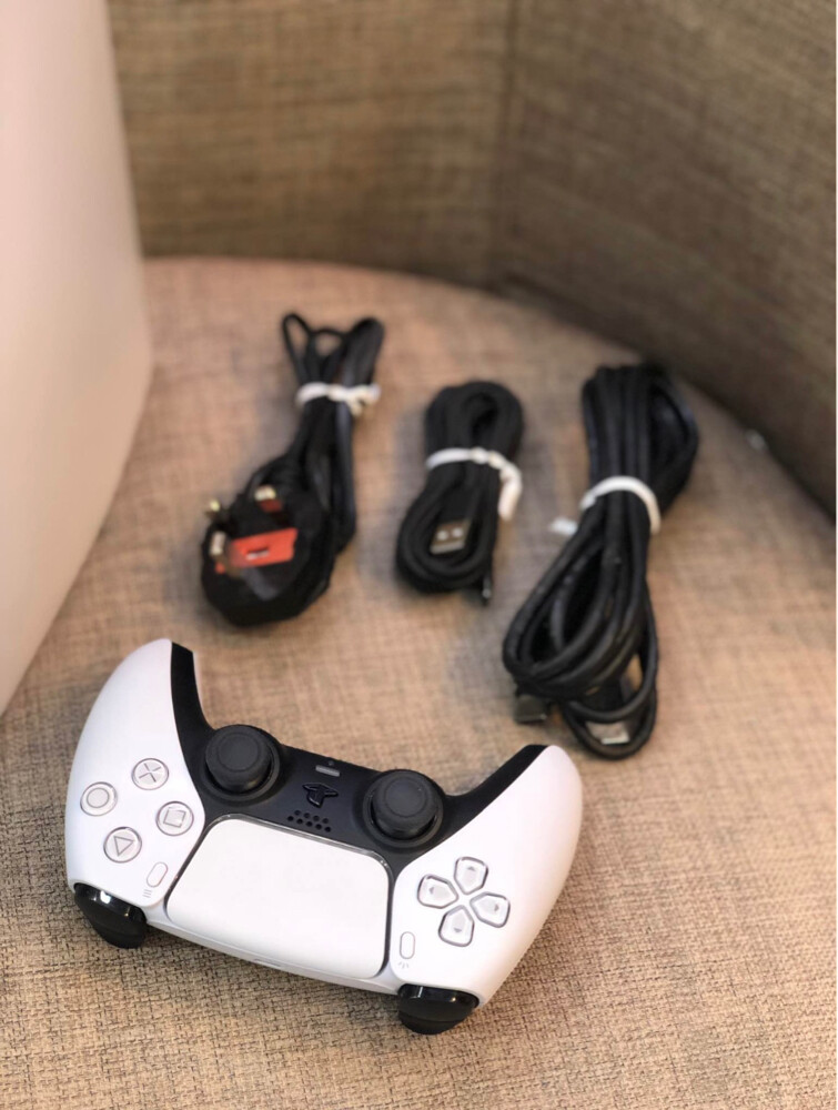 ps 5 cd + one controller - 3
