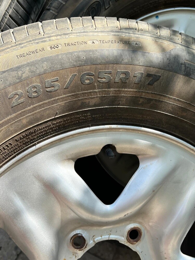 For sale: A complete set of 4 tires - 4