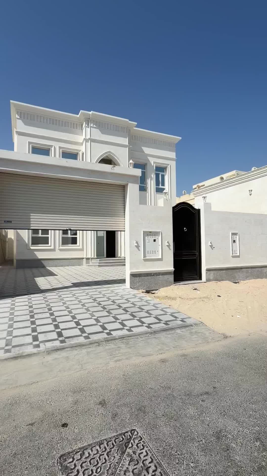 فيلا بتصميم رائع مساحات واسعه  - 1