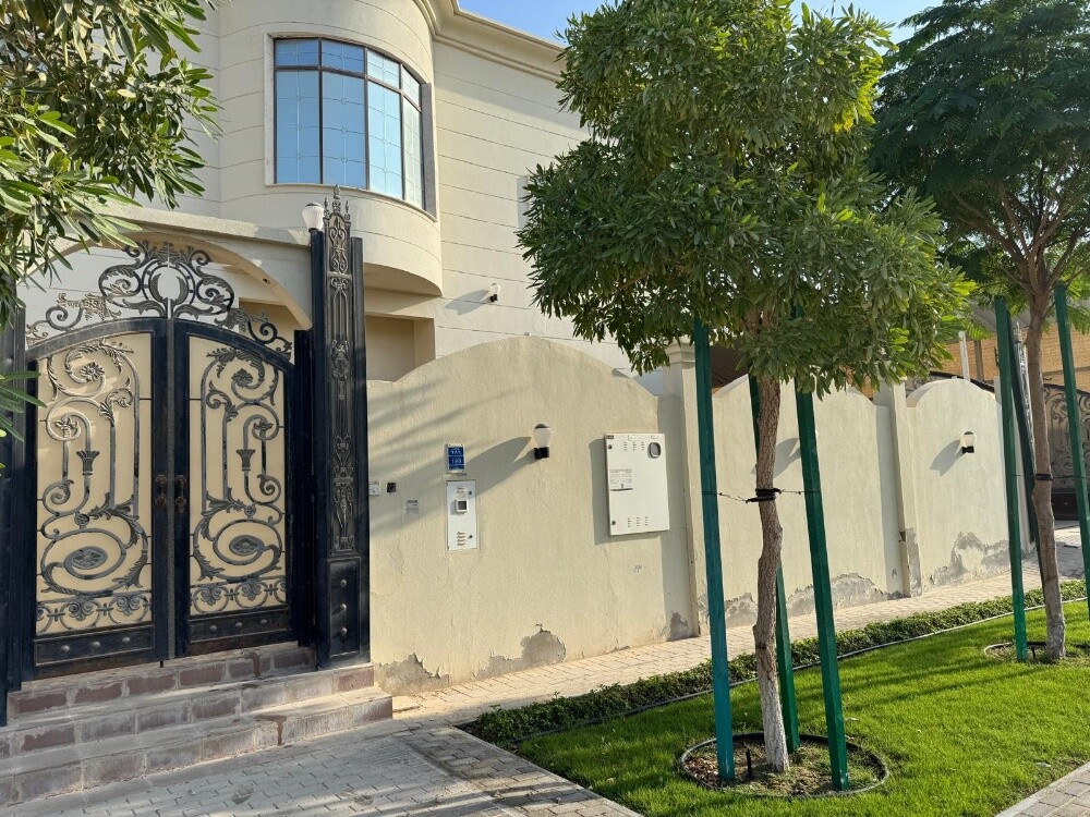 للبيع فيلا خدمية في روضة الحمامة - 2