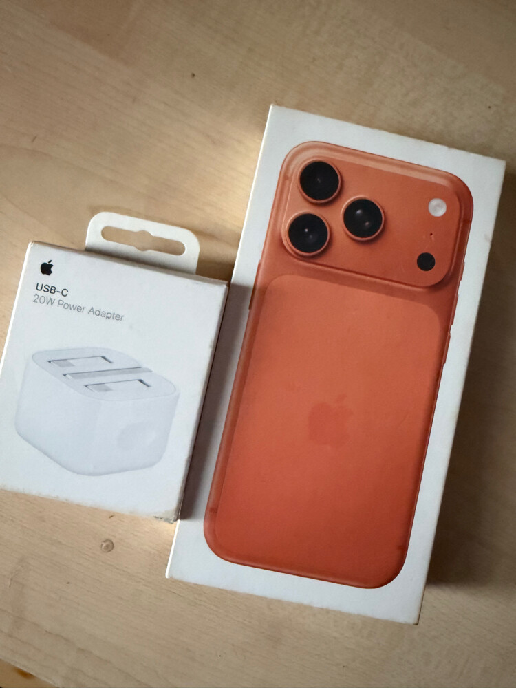 iPhone 17 pro orange - 2