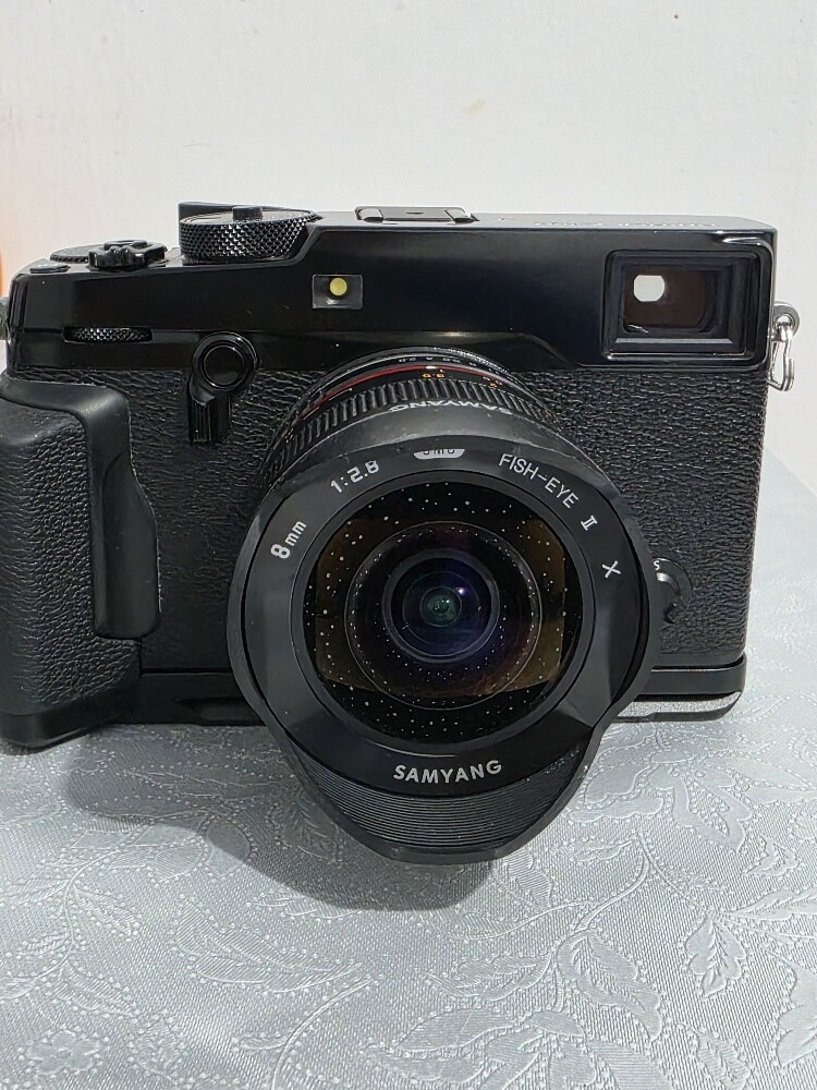 FOR SALE: Fujifilm X-Pro2 +8mm lens - 2