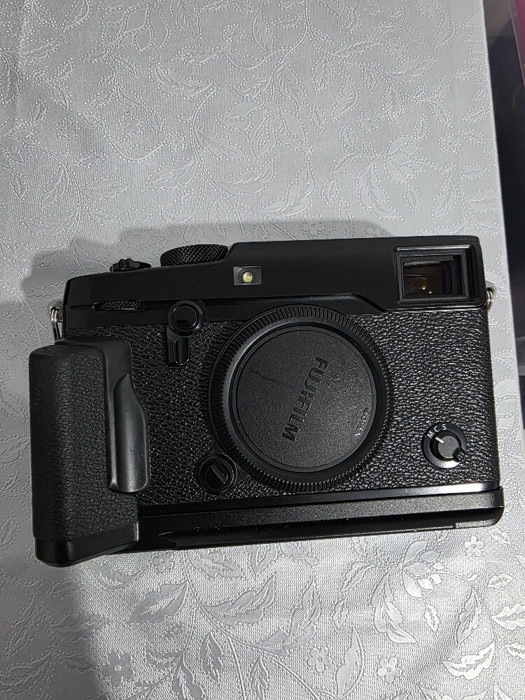 FOR SALE: Fujifilm X-Pro2 +8mm lens - 5
