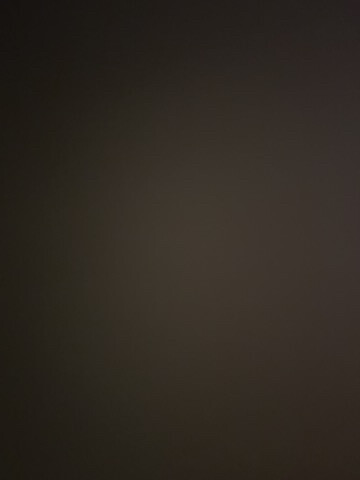 سايق بسيارة نظيفه سوداء او بيضاء - 1