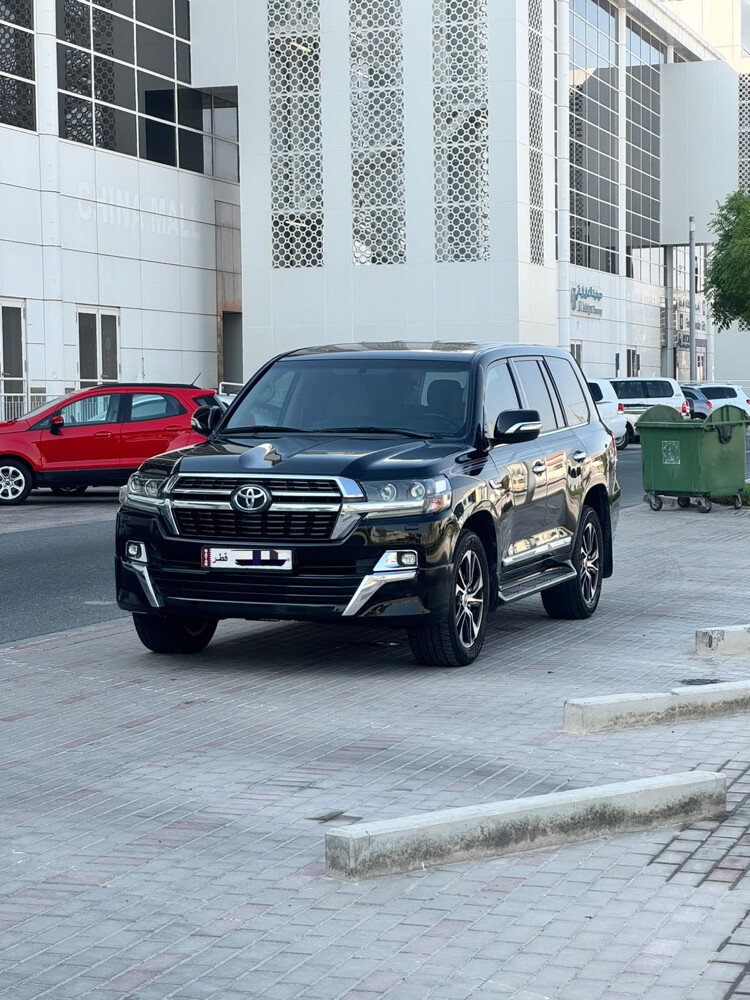 Toyota Land Cruiser GXR v8 - 1