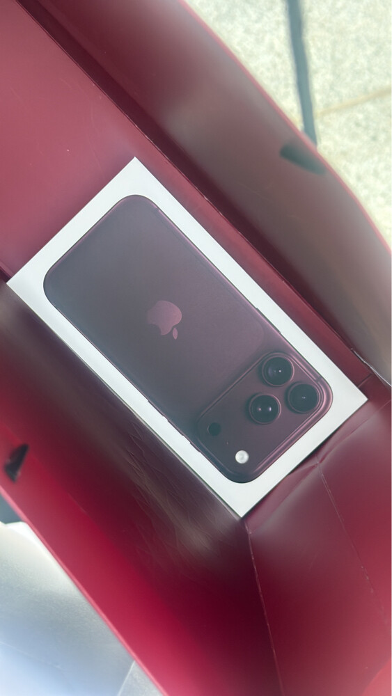 iPhone 18 Pro 512GB burgundy - 1
