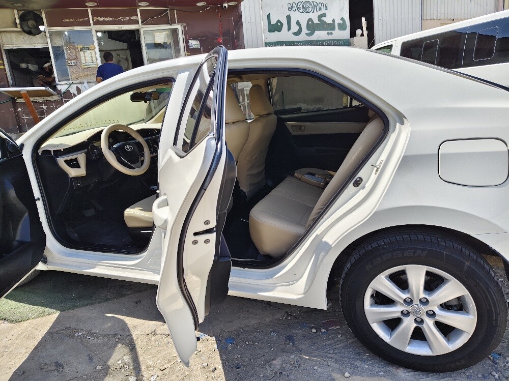 Toyota   Corolla    2.0     2015 - 8
