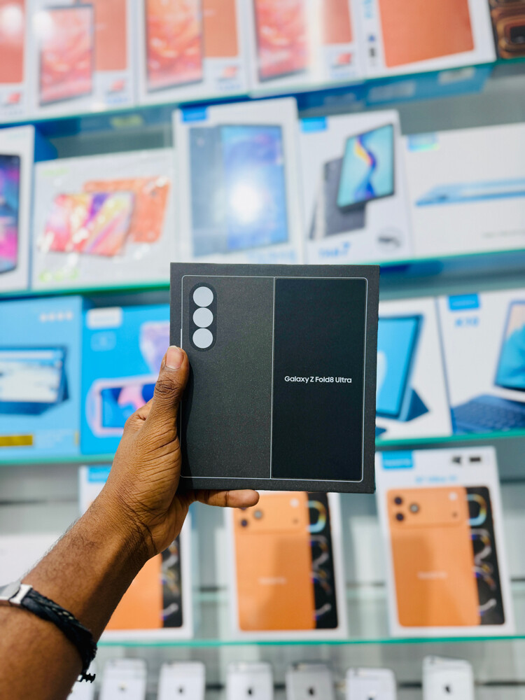 Samsung Galaxy Z Fold 8 Ultra  - 5