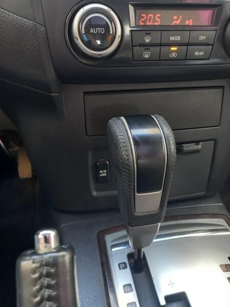 MITSUBISHI PAJERO 2014 - 9