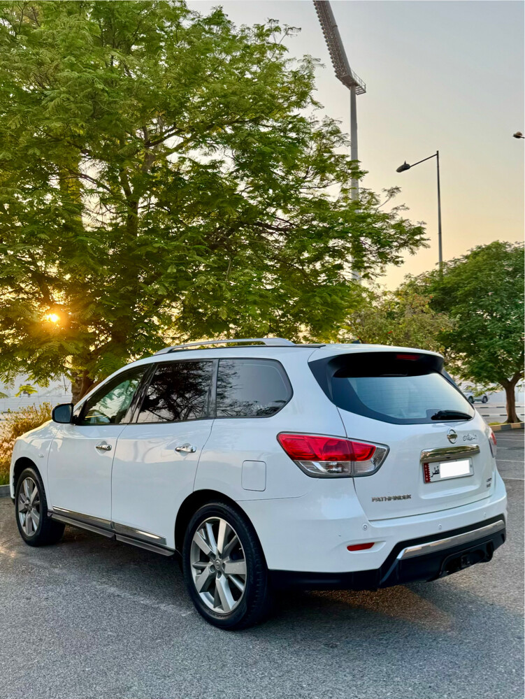 Nissan Pathfinder 2014 Full Option - 4