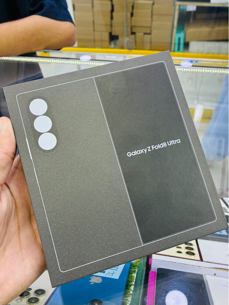 Samsung Z Fold 8 ultra  - 2