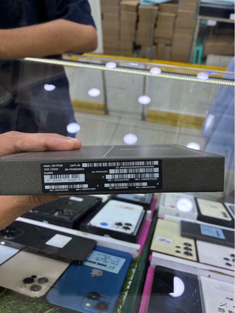 Samsung Z Fold 8 ultra  - 4