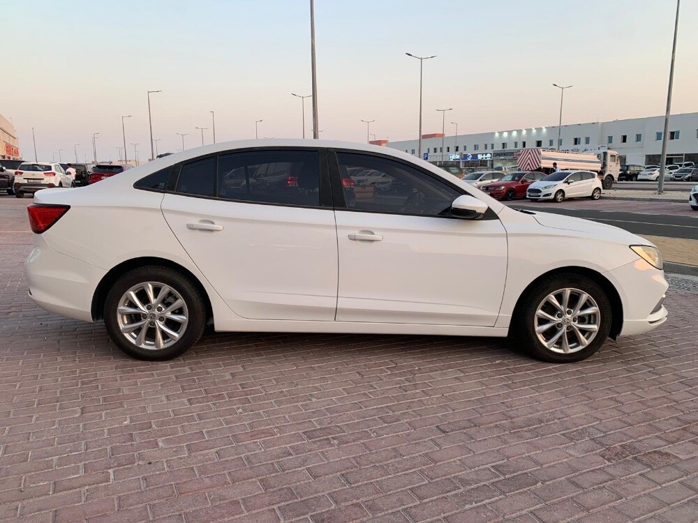 MG 5 Automatic Sedan - 5