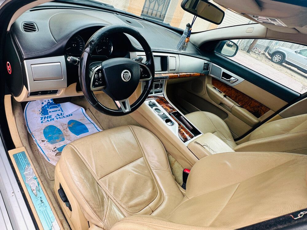 Jaguar XF 2013 v4 Urgent Sale - 3
