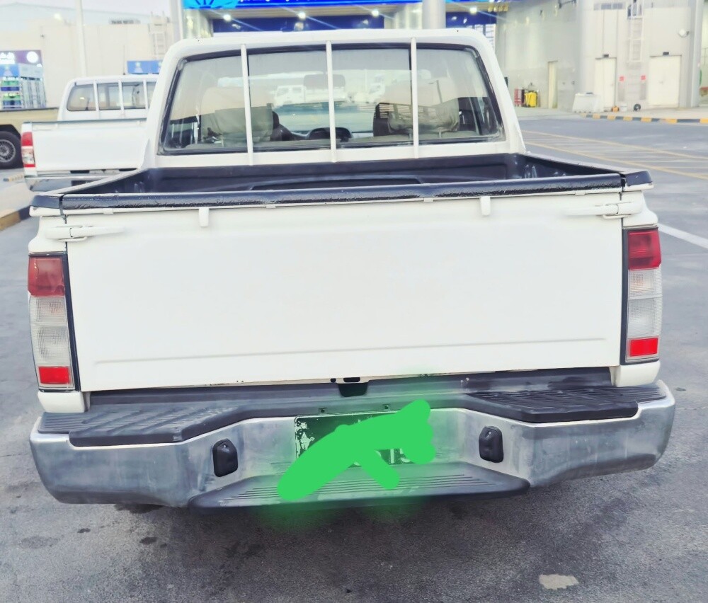 Nissan Pickup - 3